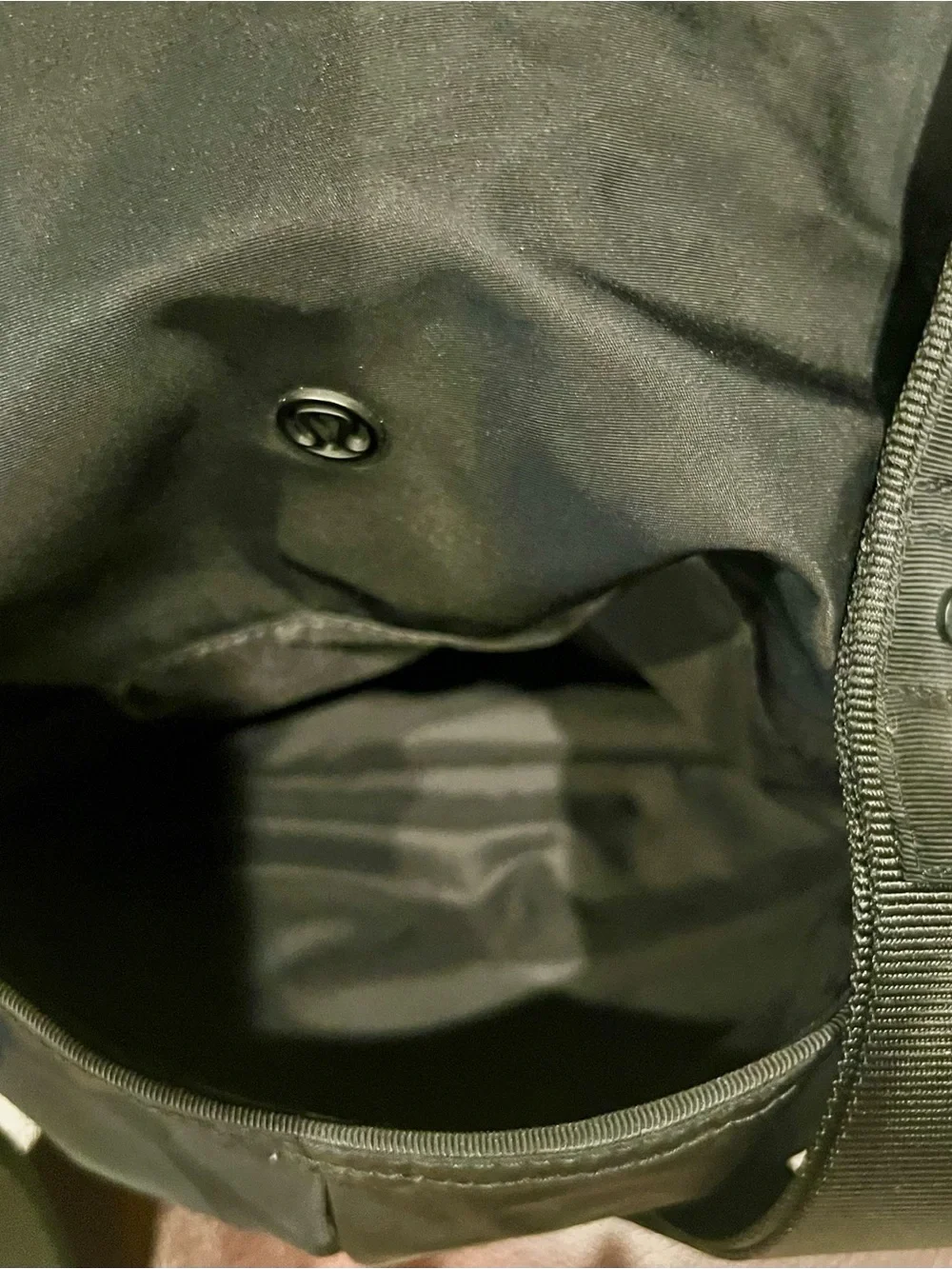 Lululemon Unisex Black Duffel Gym Bag Adjustable Carry Strap Excellent Condition